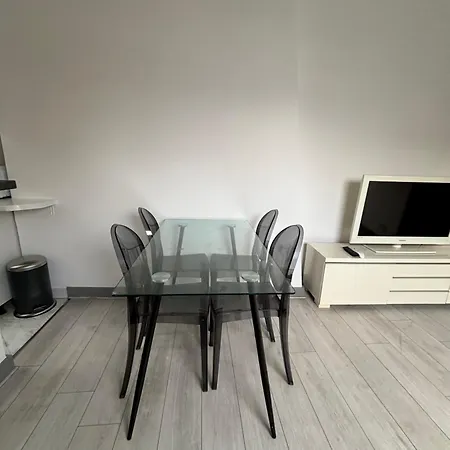 Champs Elysees Air Conditioning Apartment *